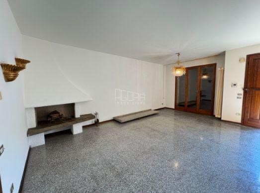 casa indipendente in vendita a Rovigo in zona Commenda