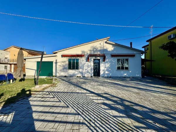casa indipendente in vendita a Rovigo in zona Sarzano/Cantonazzo