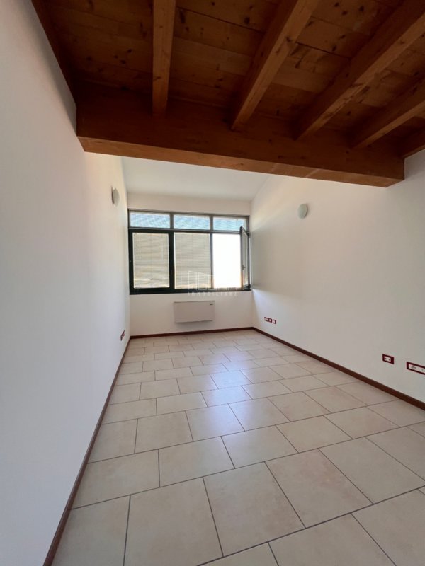 ufficio in vendita a Rovigo in zona Borsea