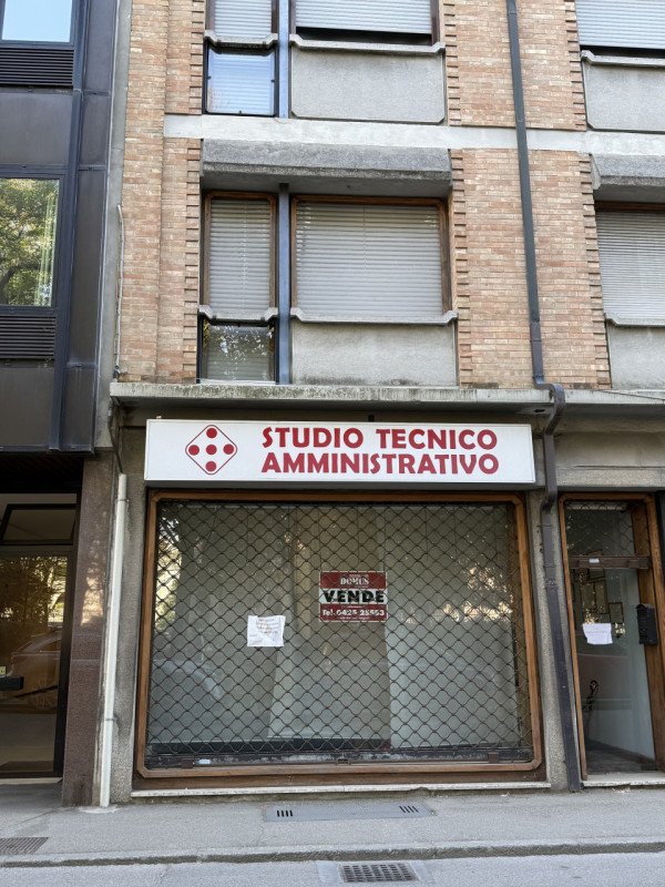 negozio in vendita a Rovigo in zona Centro Storico