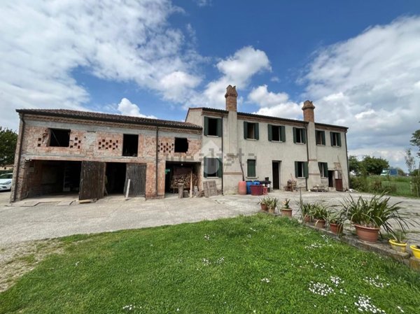 casa indipendente in vendita a Rovigo in zona Sant'Apollinare