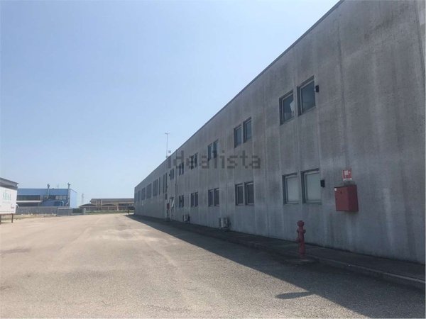 capannone in vendita a Rovigo in zona Centro Storico