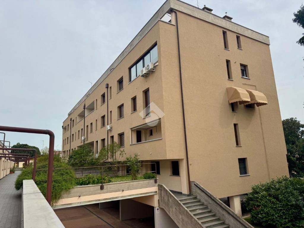 appartamento in vendita a Rovigo in zona Commenda