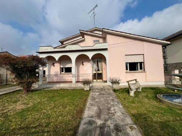 casa indipendente in vendita a Rovigo in zona Mardimago