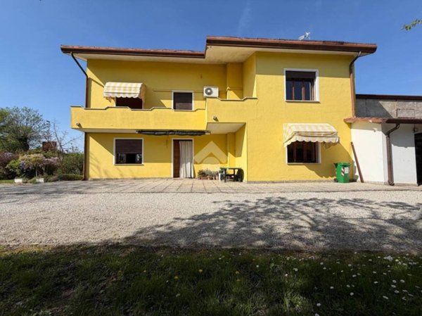 casa indipendente in vendita a Rovigo in zona Grignano Polesine