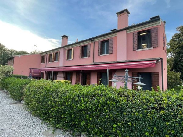 intera palazzina in vendita a Rovigo in zona Tassina