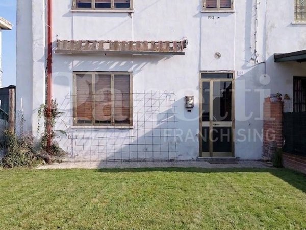 casa indipendente in vendita a Rovigo in zona Sarzano/Cantonazzo