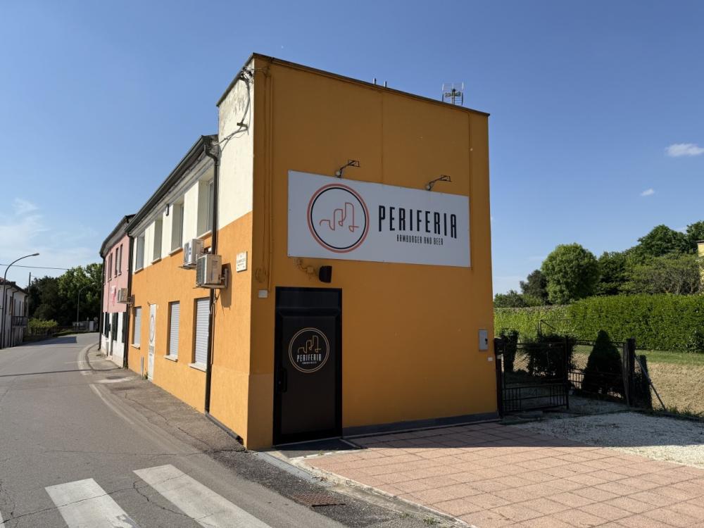 locale commerciale in vendita a Rovigo in zona Roverdicrè