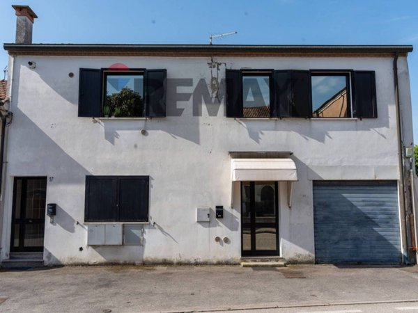 casa indipendente in vendita a Rovigo in zona Concadirame