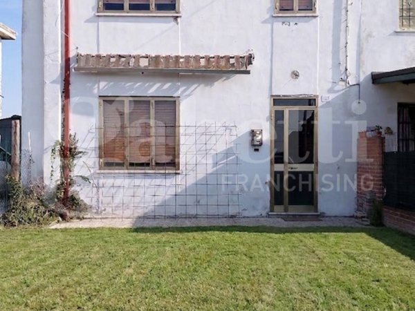 casa indipendente in vendita a Rovigo in zona Sarzano/Cantonazzo