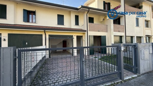 casa indipendente in vendita a Rovigo in zona Roverdicrè