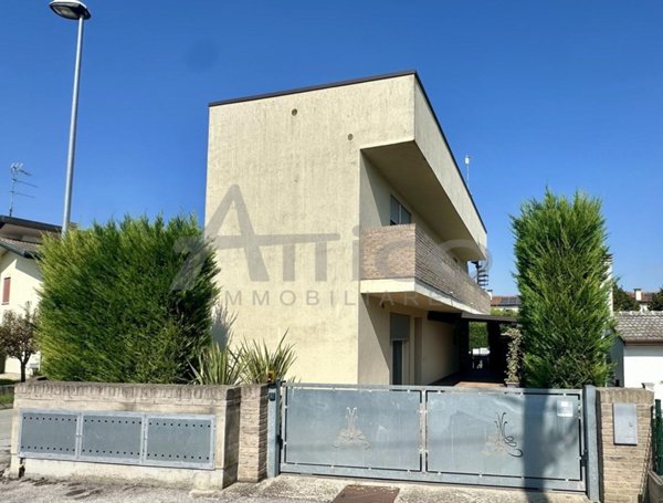 casa indipendente in vendita a Rovigo in zona Sant'Apollinare