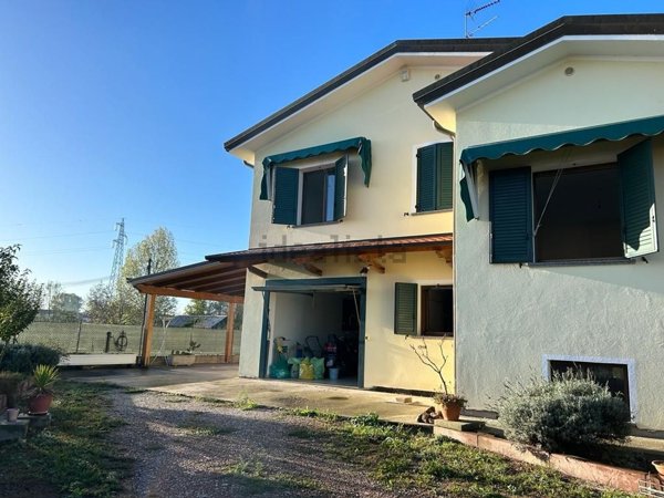 casa indipendente in vendita a Rovigo in zona Sant'Apollinare