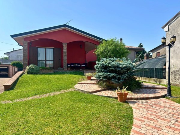 casa indipendente in vendita a Rovigo in zona Mardimago