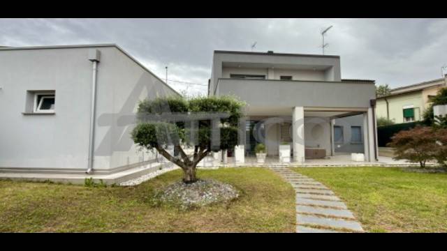 casa indipendente in vendita a Rovigo in zona Sarzano/Cantonazzo