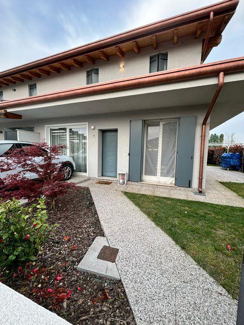 casa indipendente in vendita a Rovigo in zona Borsea