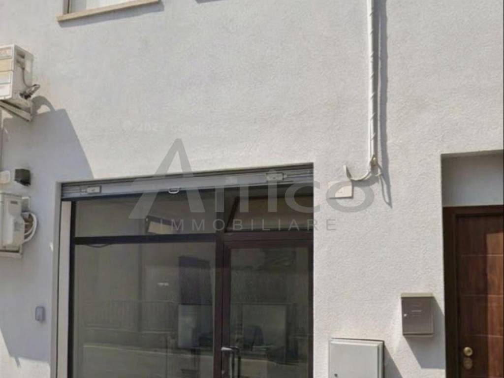 negozio in vendita a Rovigo in zona Commenda