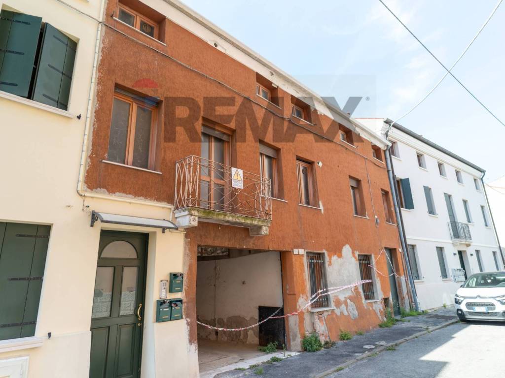 casa indipendente in vendita a Rovigo in zona Centro Storico