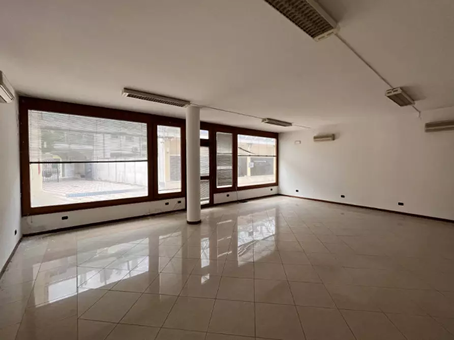 negozio in vendita a Rovigo