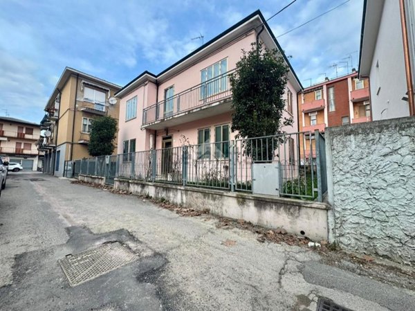 casa indipendente in vendita a Rovigo in zona Commenda