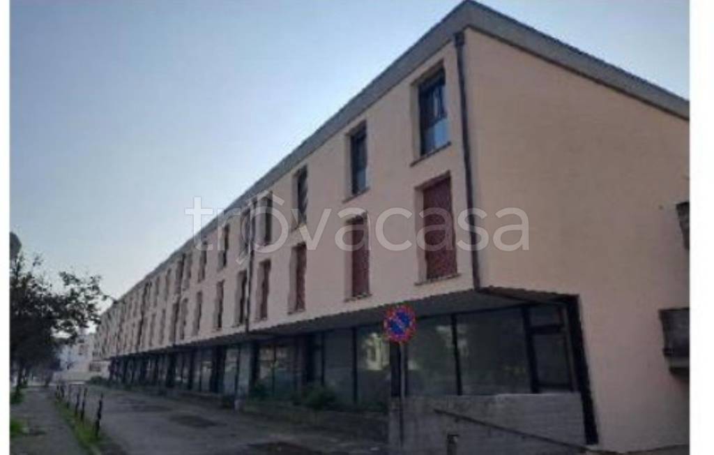 negozio in vendita a Rovigo in zona Commenda