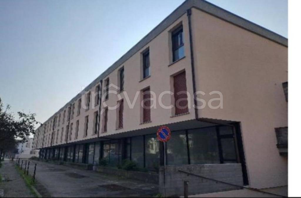 negozio in vendita a Rovigo in zona Commenda