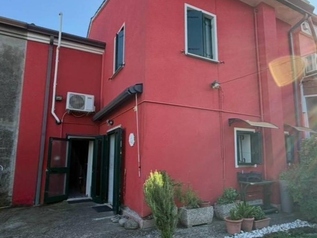 casa indipendente in vendita a Rovigo in zona Mardimago