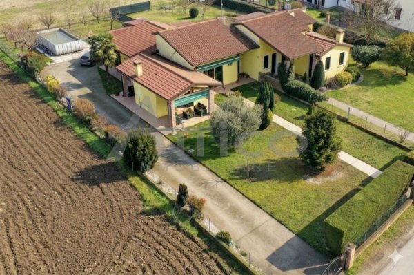 casa indipendente in vendita a Rovigo in zona Mardimago