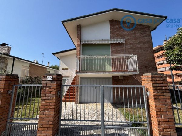 casa indipendente in vendita a Rovigo in zona Commenda