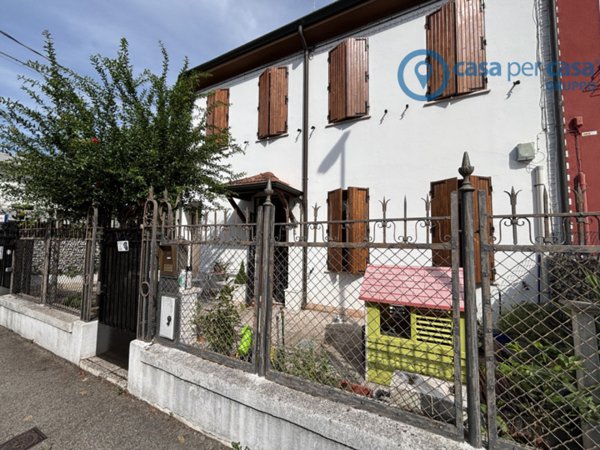 casa indipendente in vendita a Rovigo in zona Commenda