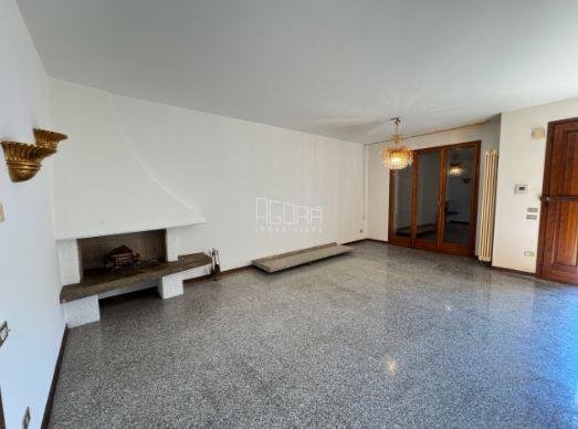 casa indipendente in vendita a Rovigo in zona Commenda