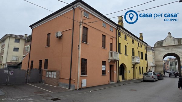 casa indipendente in vendita a Rovigo in zona Centro Storico