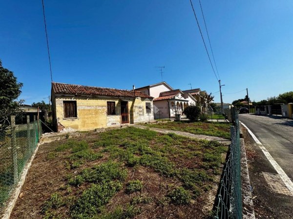casa indipendente in vendita a Rovigo in zona Mardimago
