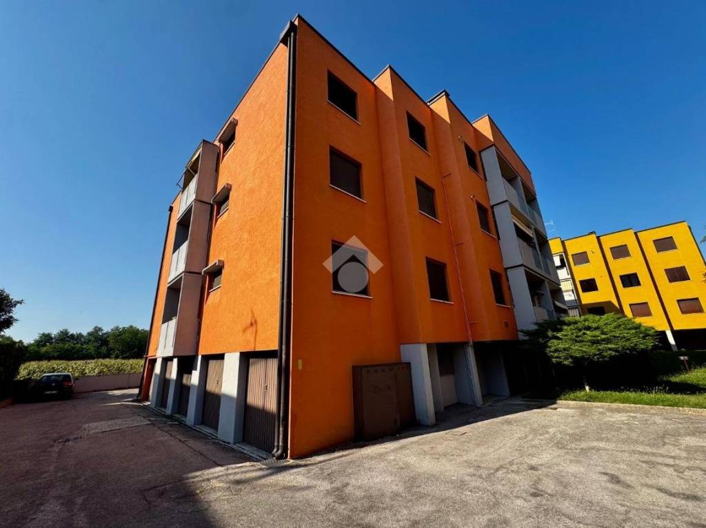 appartamento in vendita a Rovigo in zona Commenda
