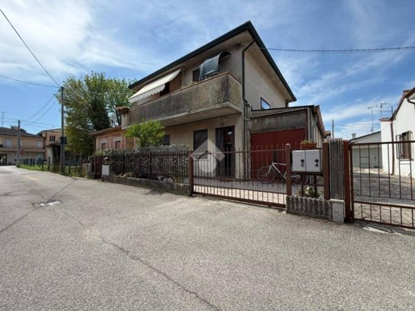 casa indipendente in vendita a Rovigo in zona Commenda