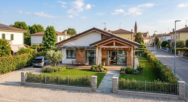 casa indipendente in vendita a Rovigo in zona Commenda