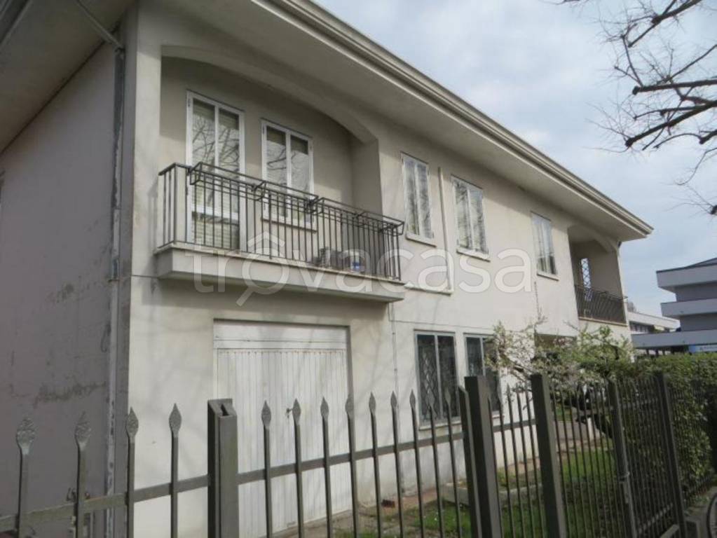 casa indipendente in vendita a Rovigo in zona Commenda