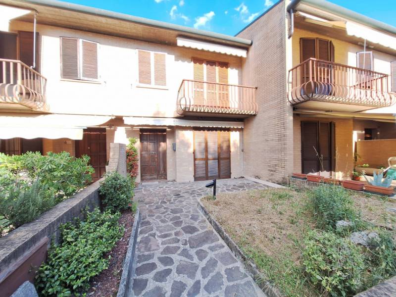 casa indipendente in vendita a Rovigo in zona Commenda