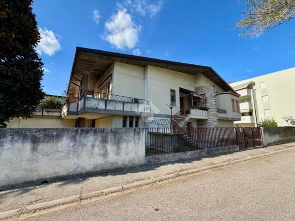 casa indipendente in vendita a Rovigo in zona Centro Storico