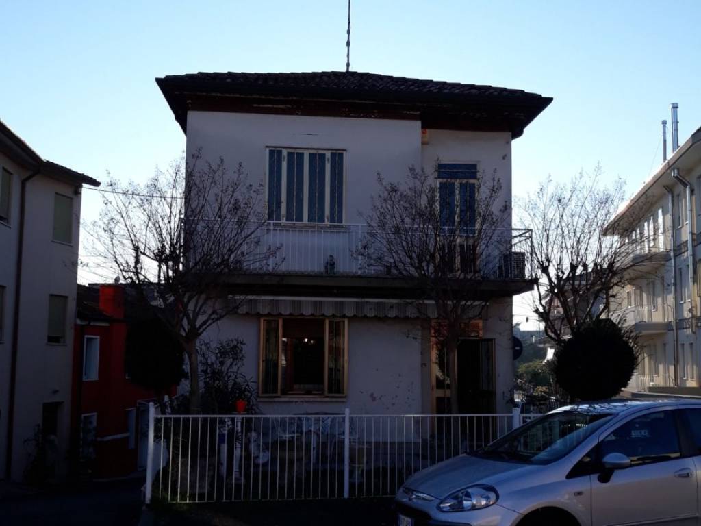 casa indipendente in vendita a Rovigo in zona Commenda