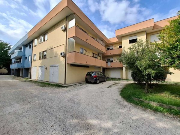 box auto in vendita a Rovigo in zona San Bartolomeo