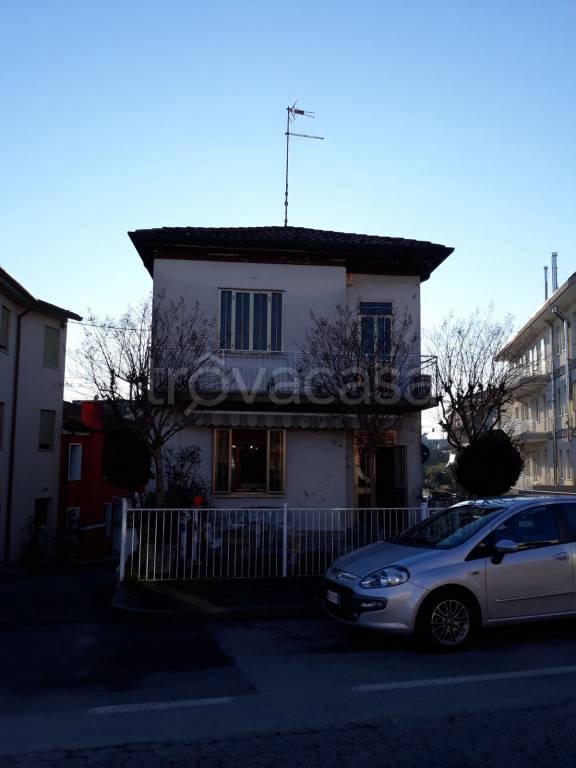 casa indipendente in vendita a Rovigo in zona Centro Storico