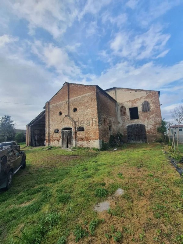 locale di sgombero in vendita a Salara