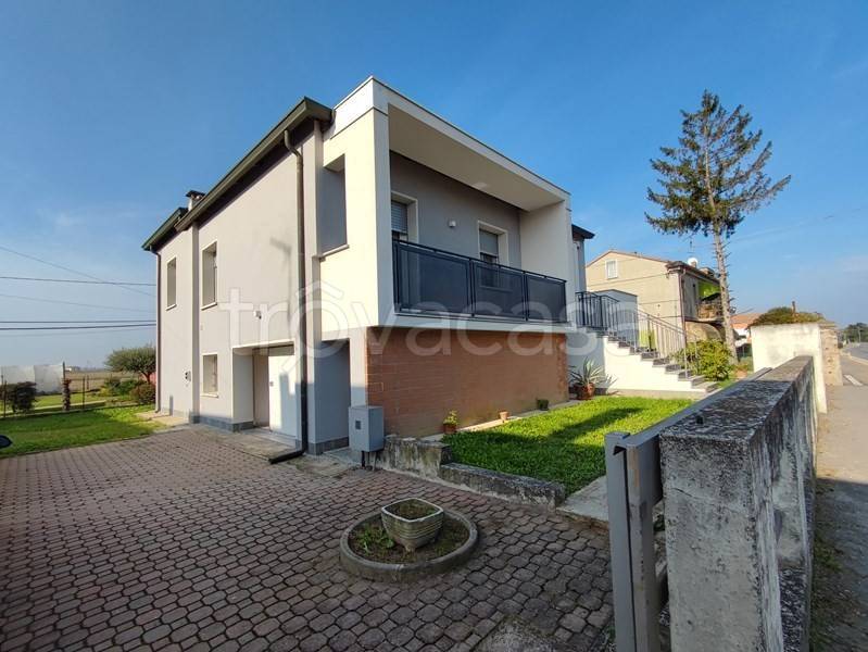 casa indipendente in vendita a Salara