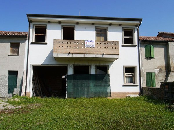 casa indipendente in vendita a Salara