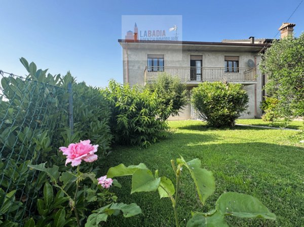 casa indipendente in vendita a Salara