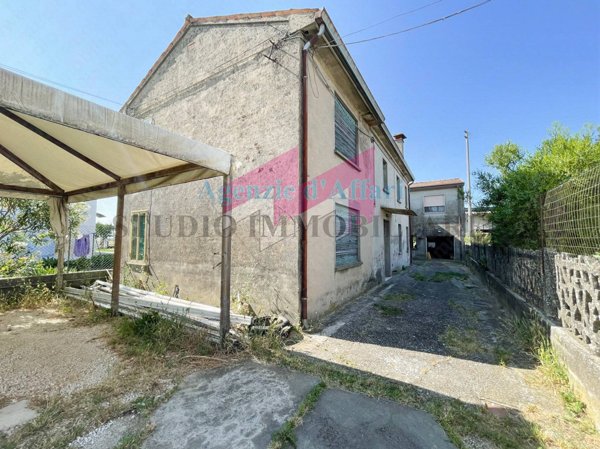 casa semindipendente in vendita a Salara