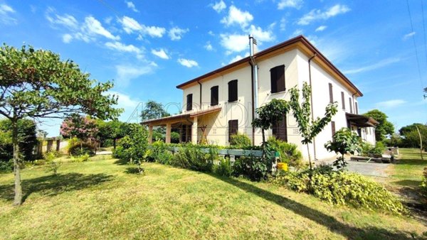 casa indipendente in vendita a Salara