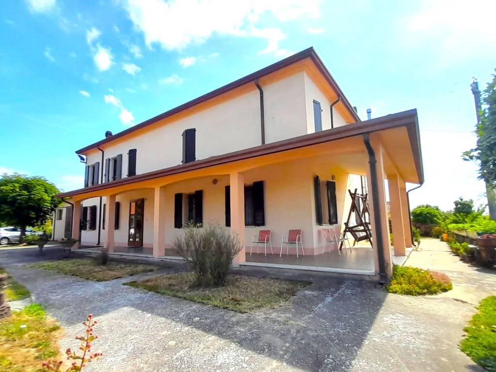casa indipendente in vendita a Salara