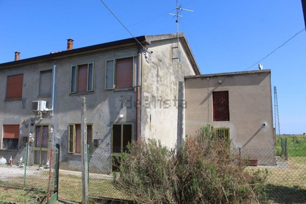 casa indipendente in vendita a Salara